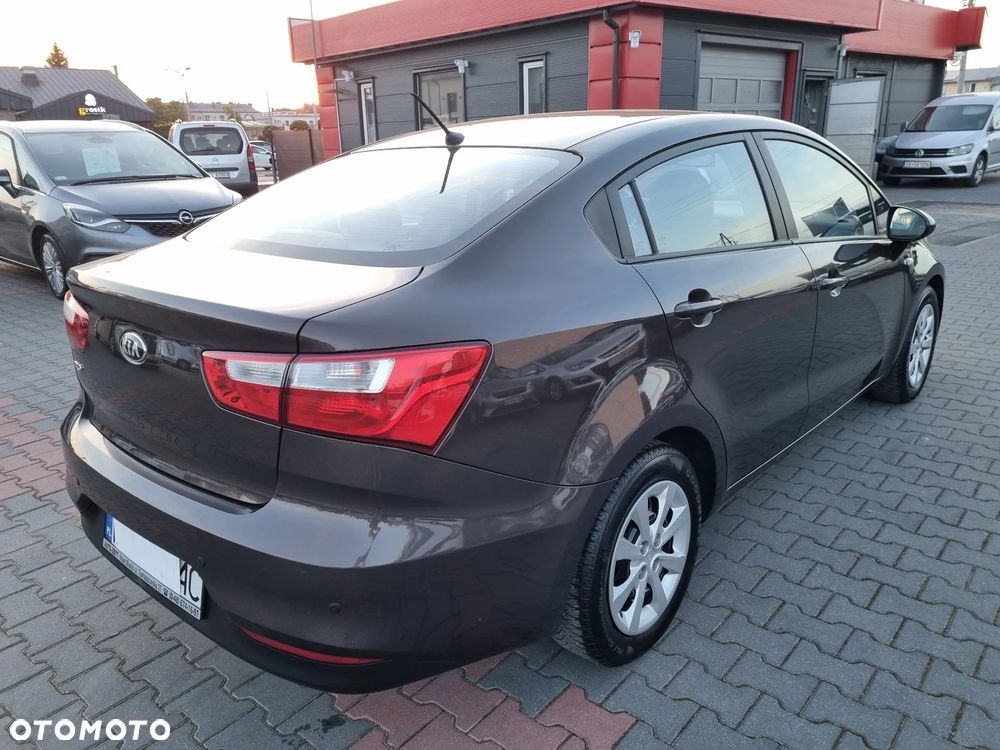 Kia Rio 1.2 L - 8