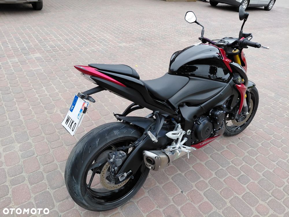 Suzuki GSX - 6