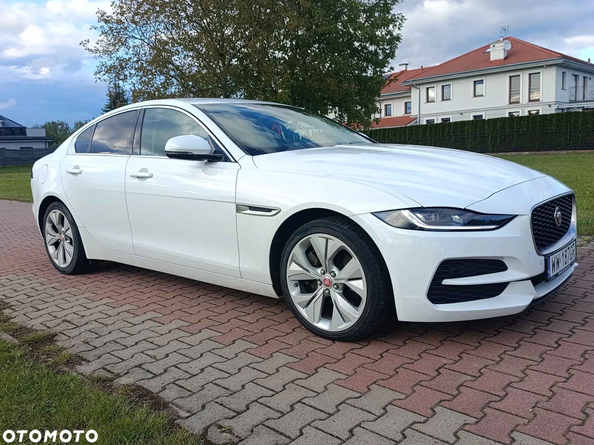 Jaguar XE 2.0 D AWD Prestige - 1
