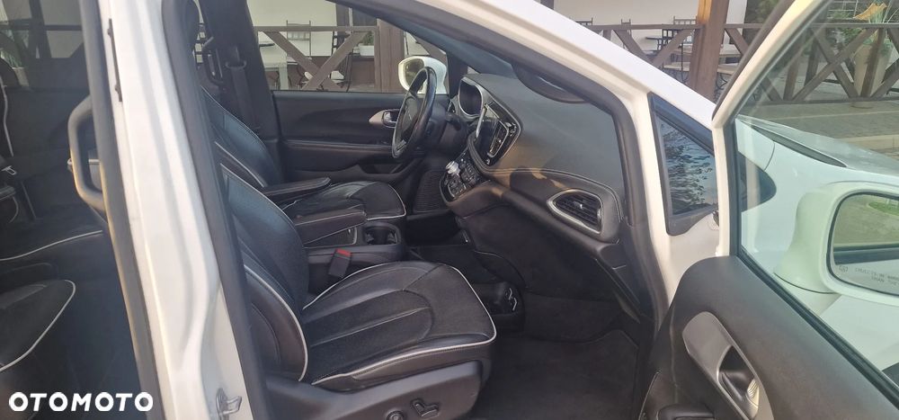 Chrysler Pacifica - 13