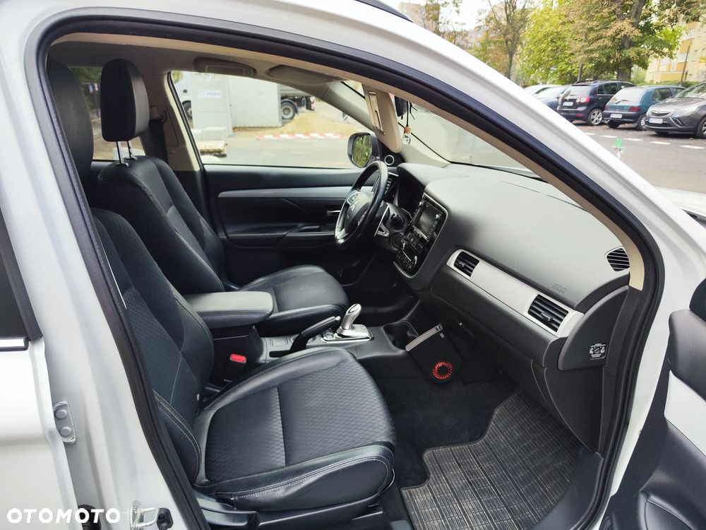 Mitsubishi Outlander 2.0 4WD - 7