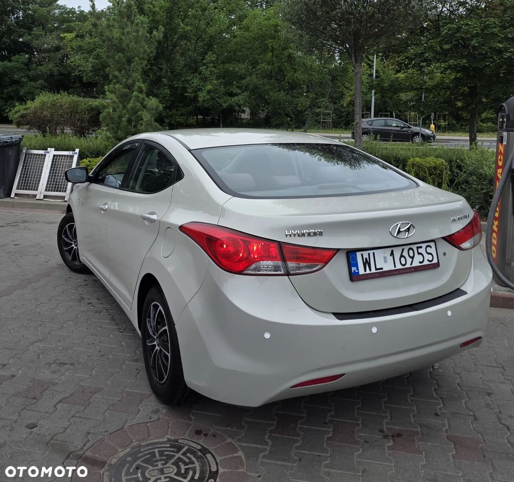 Hyundai Elantra - 7