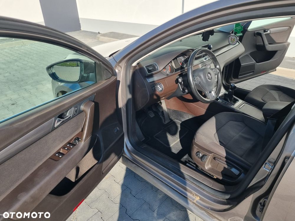 Volkswagen Passat - 10