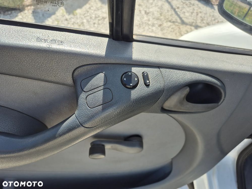 Mercedes-Benz Sprinter - 33