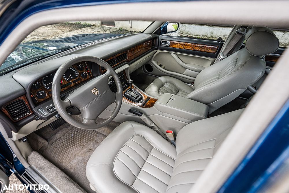 Jaguar XJ - 5