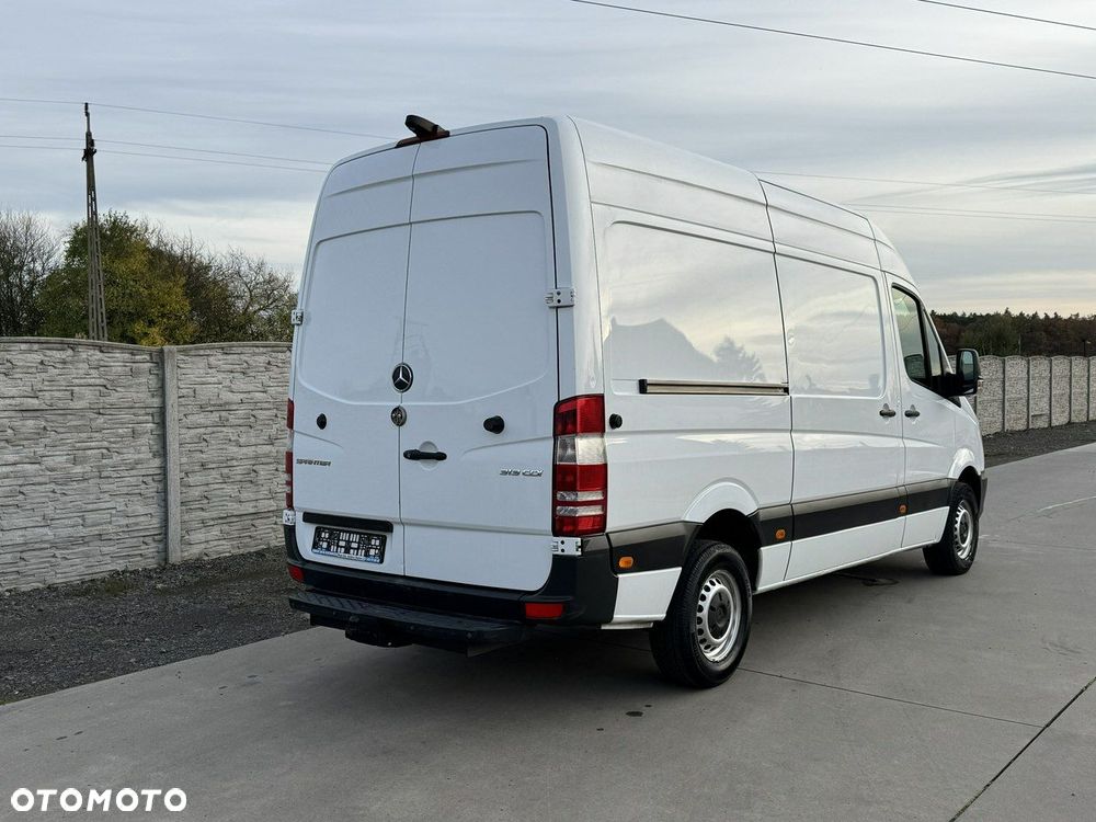 Mercedes-Benz Sprinter - 4