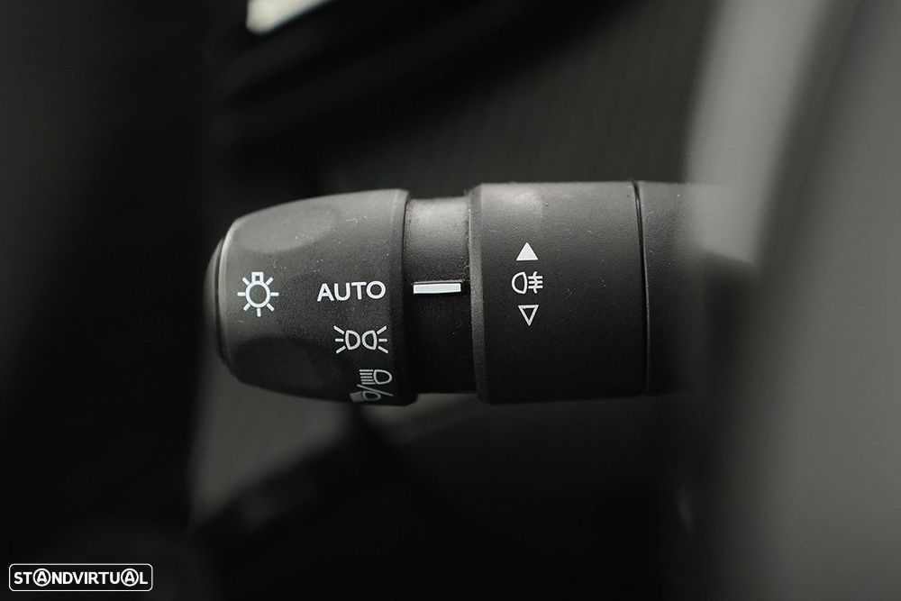 Peugeot 2008 1.2 PureTech Allure - 18