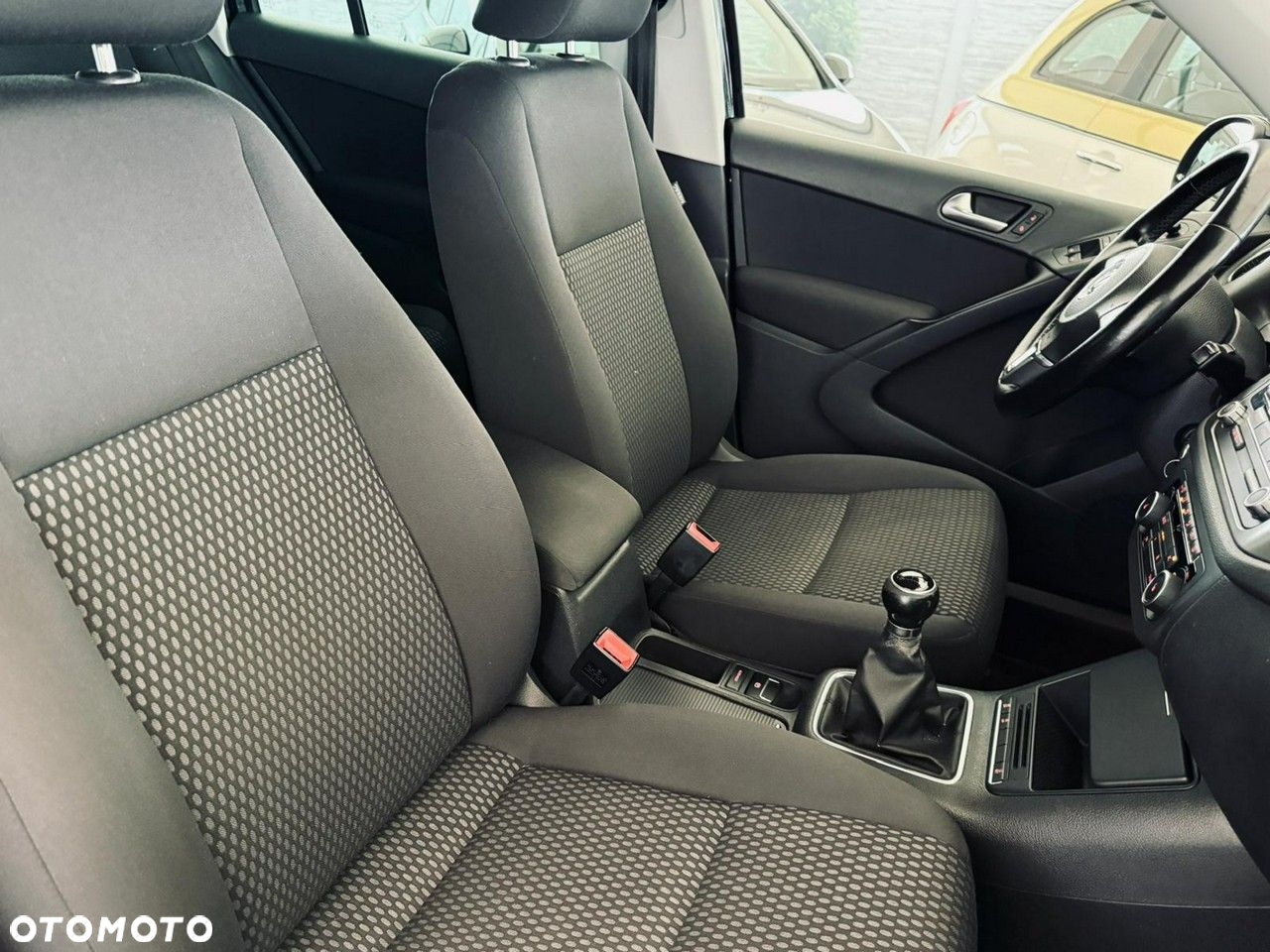 Volkswagen Tiguan - 32