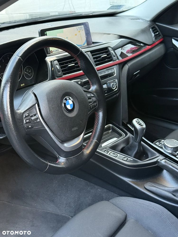 BMW Seria 3 320d Sport Line - 12