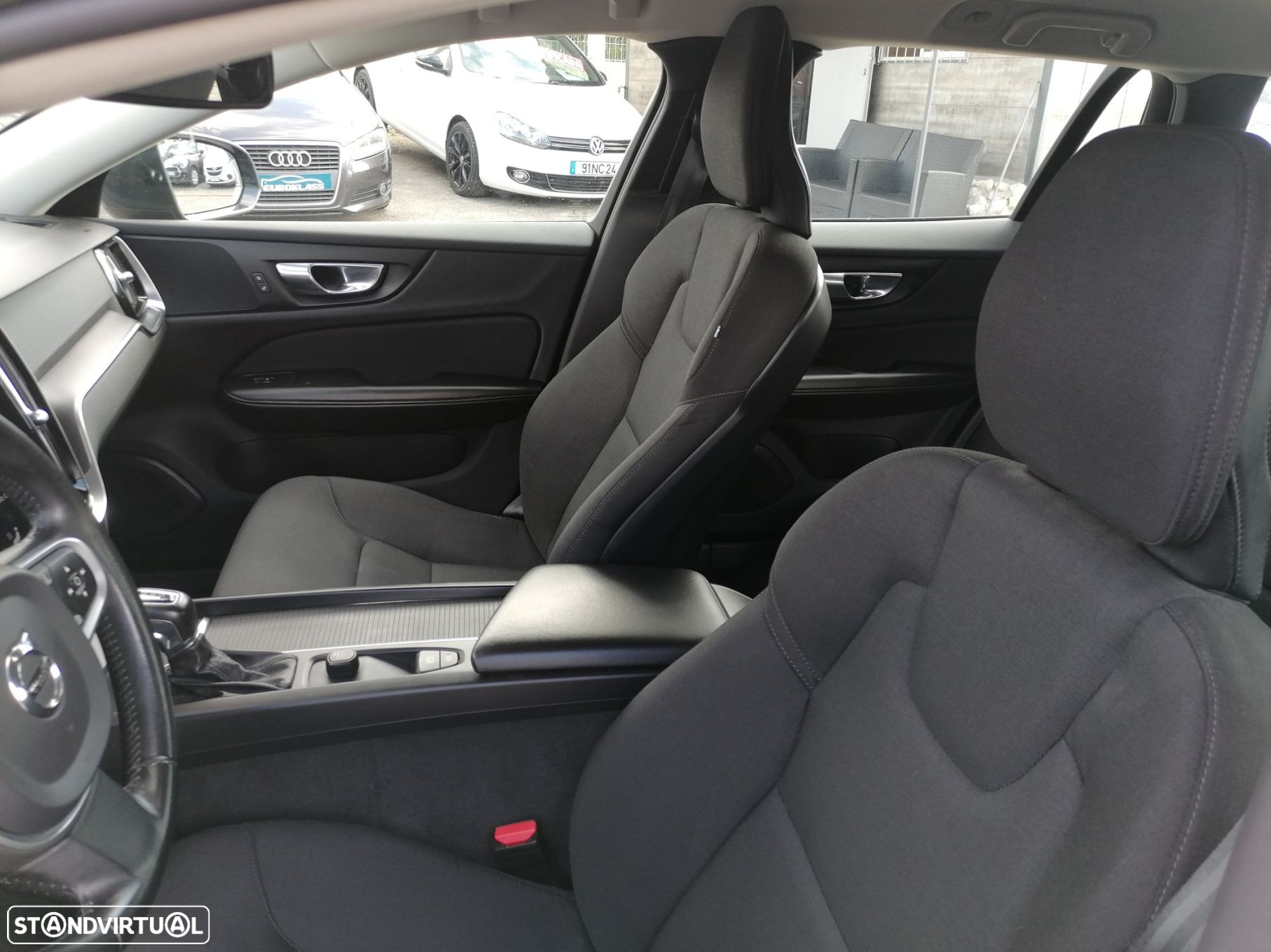 Volvo V60 2.0 D3 Momentum Geartronic - 22
