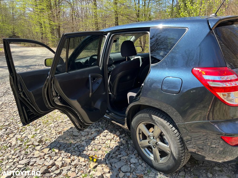 Toyota RAV4 - 8