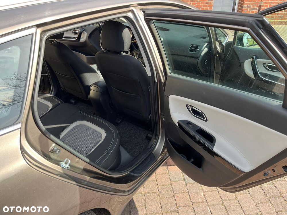 Kia Ceed 1.6 CRDi 128 Fifa World Cup Edition - 12