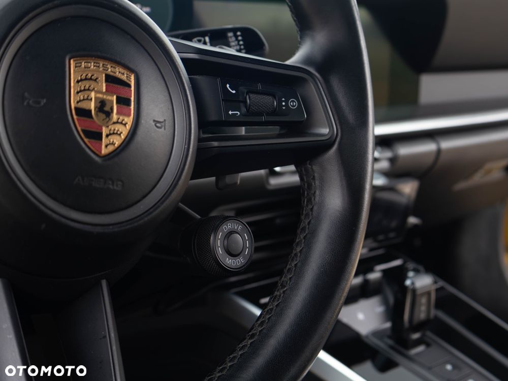 Porsche 911 Carrera 4S - 27