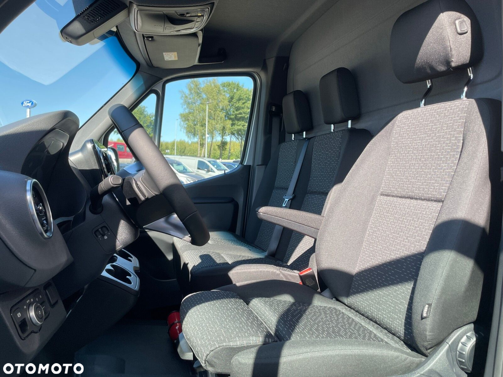 Mercedes-Benz Sprinter 320 e - 8