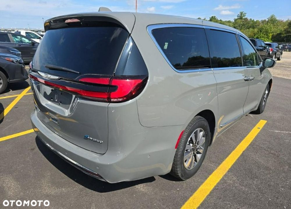 Chrysler Pacifica - 4