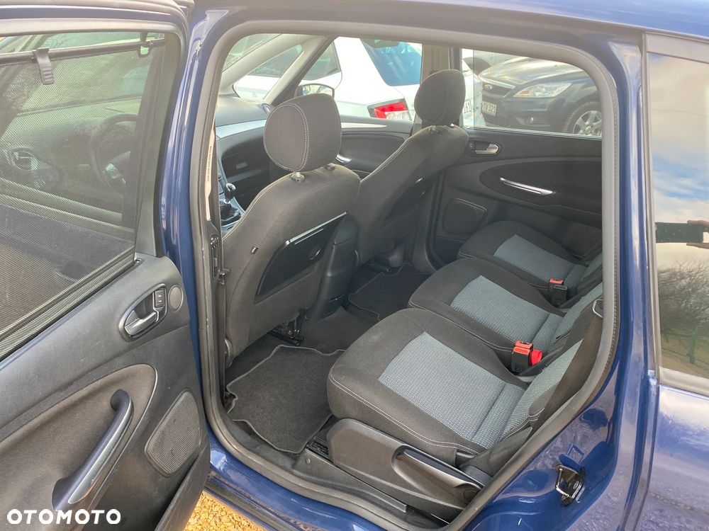 Ford S-Max - 12