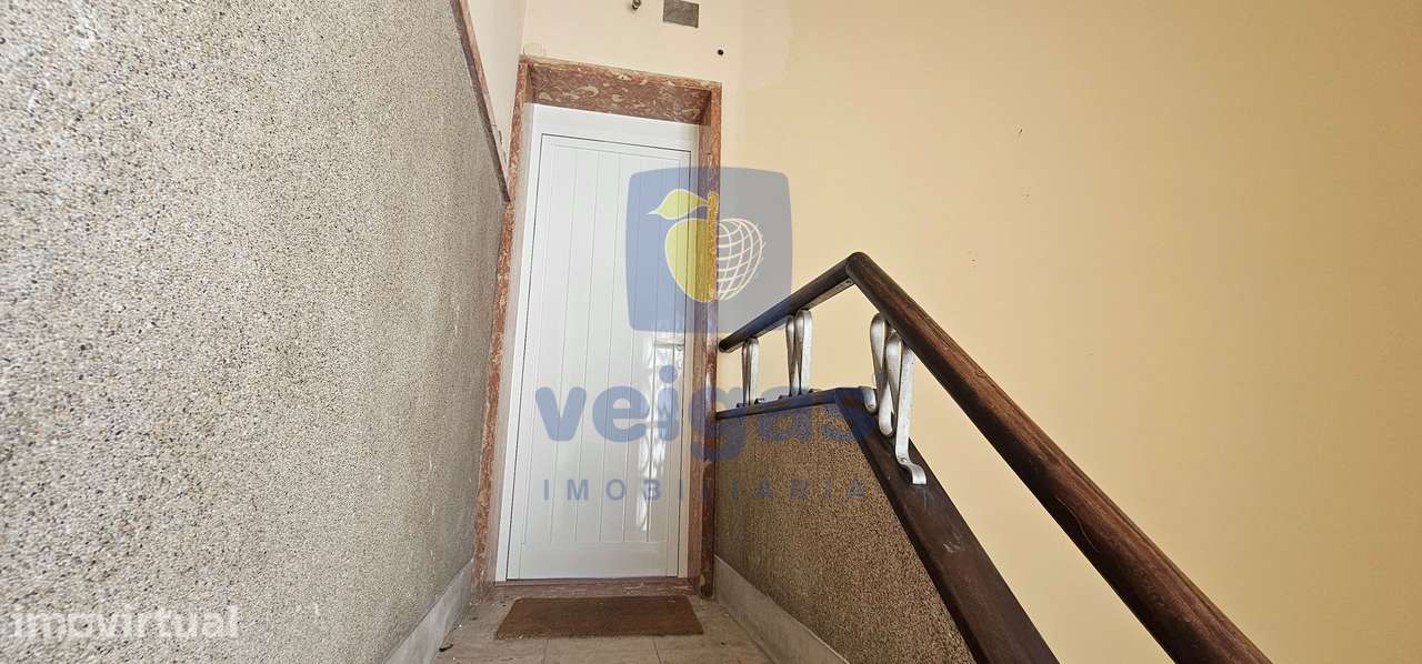 Apartamento Remodelado T2 Convertido em T1 | 2 WC | Vista Rio - Grande imagem: 2/32