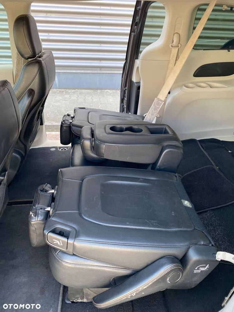 Chrysler Pacifica - 16