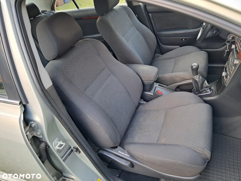 Toyota Avensis 2.0 D-4D - 8