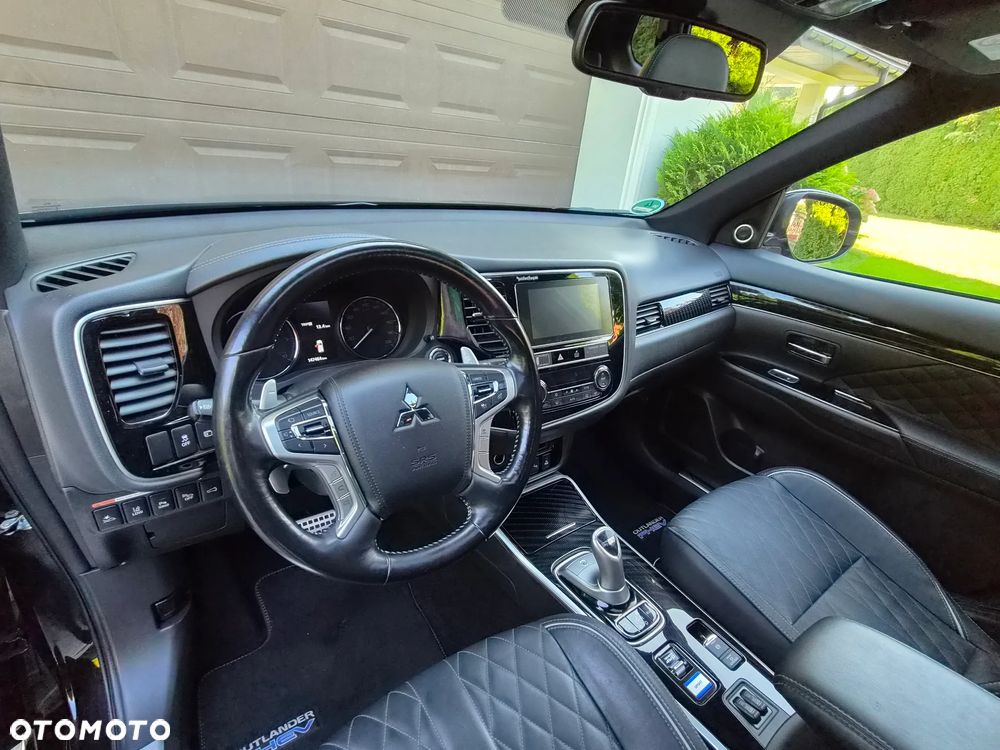 Mitsubishi Outlander - 24
