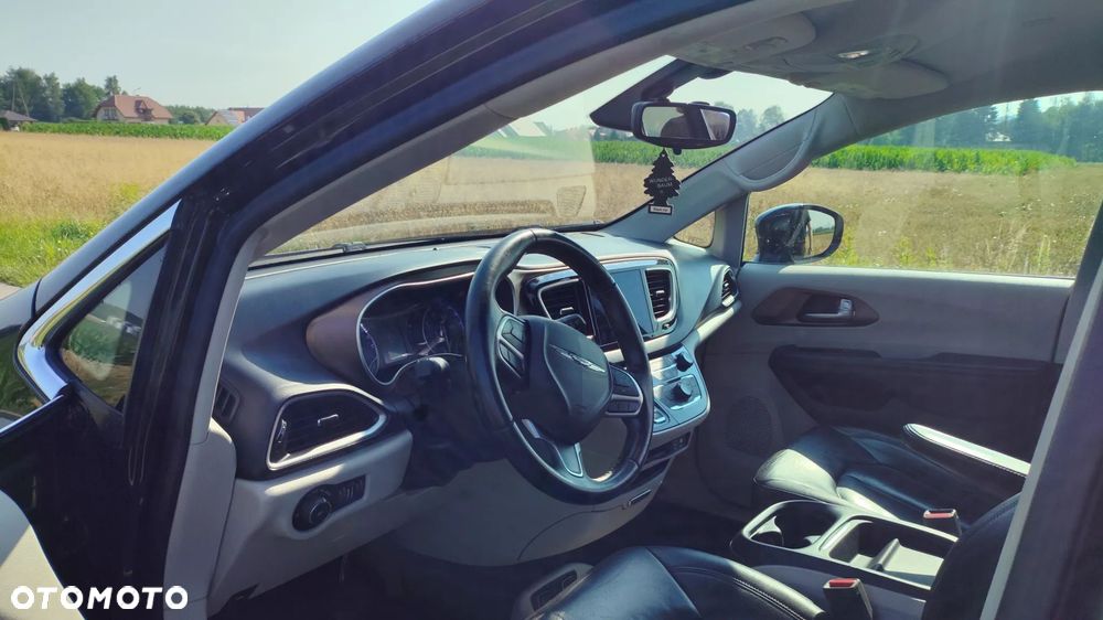 Chrysler Pacifica - 5