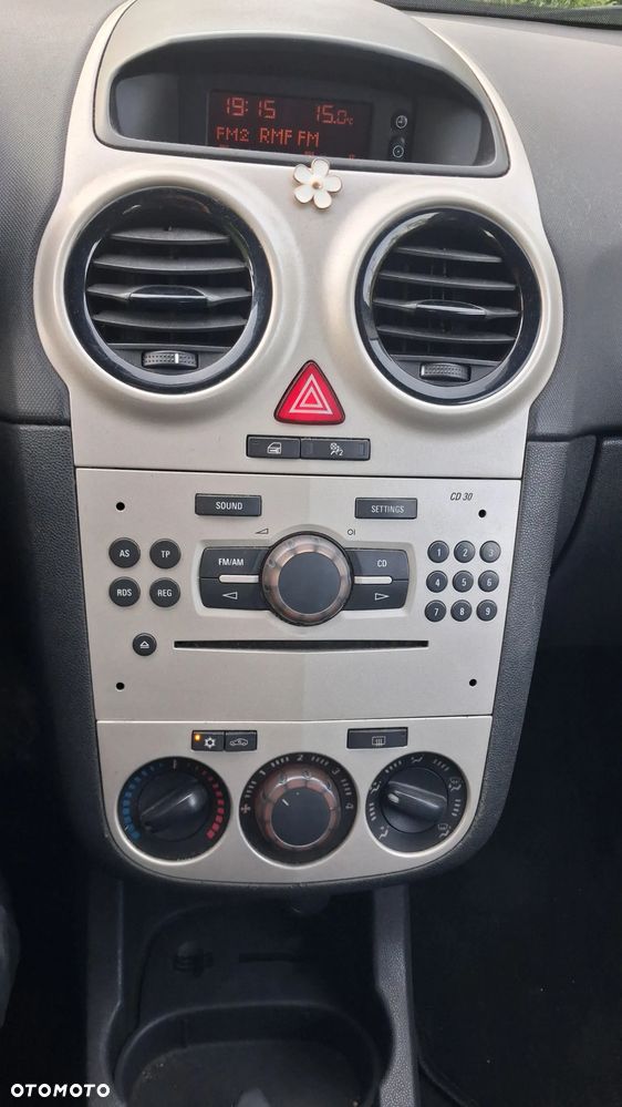 Na części Opel Corsa D silnik 1.3 CDTI A13DTC, Z13DTJ lakier Z20R skrzynia maska zderzak drzwi klapa szyba fotel kanapa lusterko lampa deska GWARANCJA !!! Przód Tył Zestaw Komplet Drzwi Klapa Zderzak Błotnik Maska Grill Atrapa Szyba Pas Lampa Lusterko Boczki Fotel Kanapa Kokpit Deska Rozdzielcza Przełącznik Włącznik Sterownik Przewody Wiązka Instalacja Moduł Komputer Czujnik Listwa Pompa Alternator Wtryski Głowica Rozrusznik Kompresor Sprzęgło Dwumas Silnik  Skrzynia ABS Klimatyzacji Paliwa Wspomagania Kolektor Turbina Przepustnica Zawór Chłodnica Koło Hak Belka Sanki Zawieszenie Mcpherson Półoś Amortyzator Wydech Tłumik Zacisk - 15