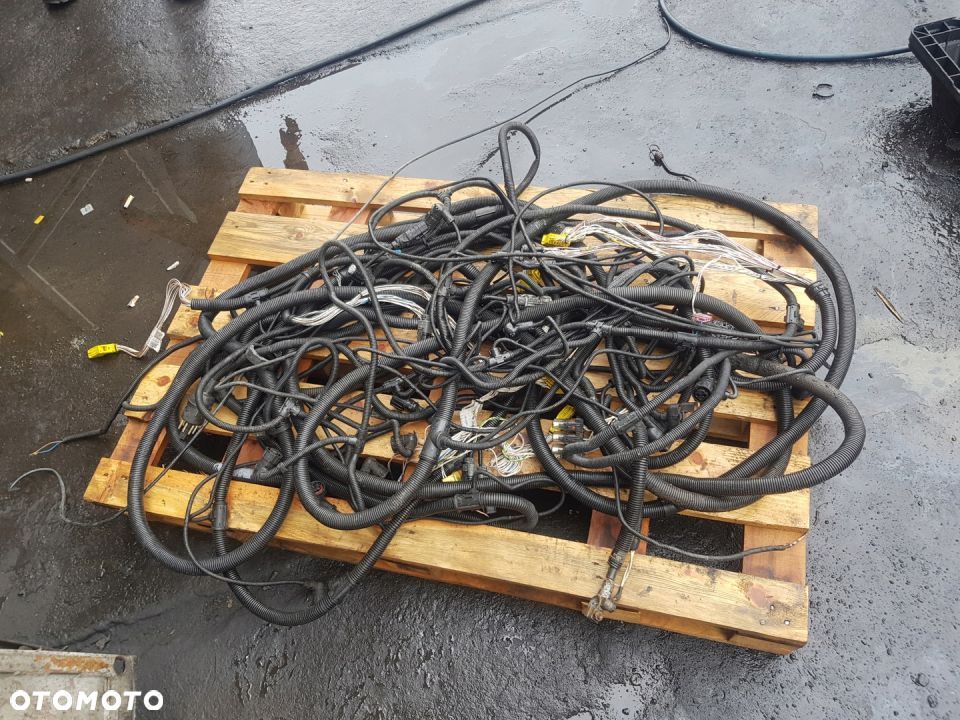 WIĄZKA PRZEWODÓW SILNIKA OKABLOWANIE LAMP MAN TGM TGL - 2