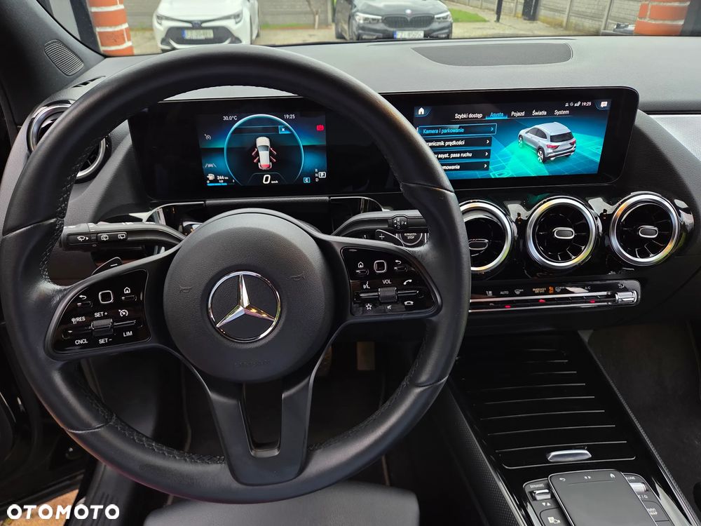 Mercedes-Benz GLA 200 Business Edition - 25
