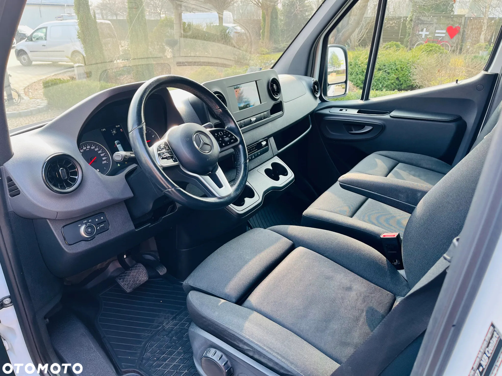 Mercedes-Benz SPRINTER 319 V6 L3H2 - 10