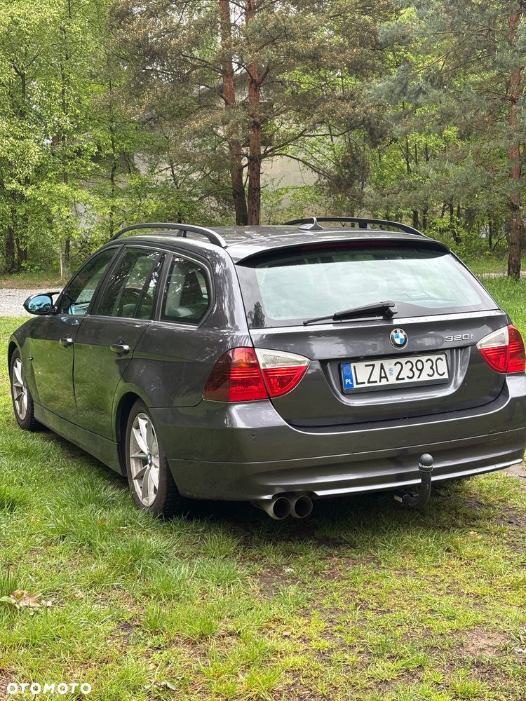 BMW Seria 3 320i - 5