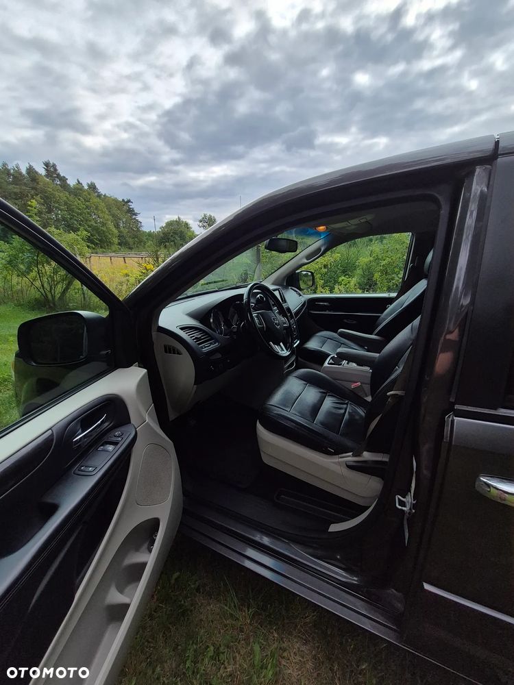 Dodge Grand Caravan - 3