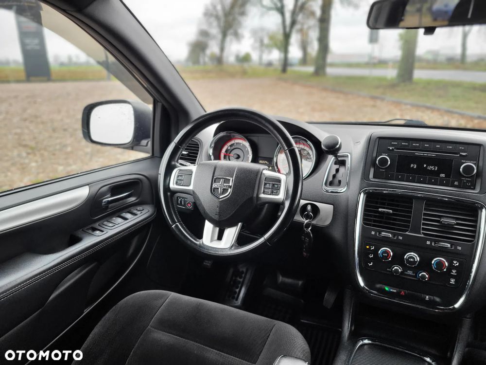 Dodge Grand Caravan - 9