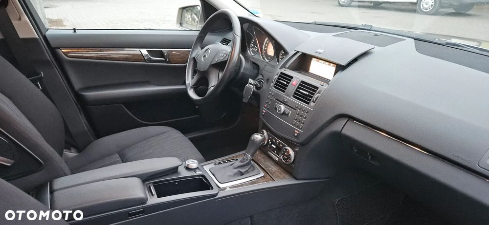 Mercedes-Benz Klasa C 180 T CGI Automatik BlueEFFICIENCY Avantgarde - 21