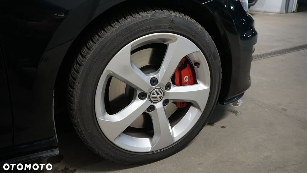 Volkswagen Golf - 10