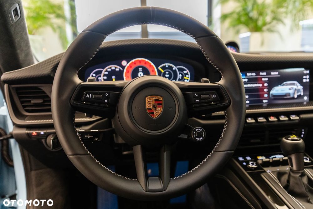 Porsche 911 GT3 Touring PDK - 16