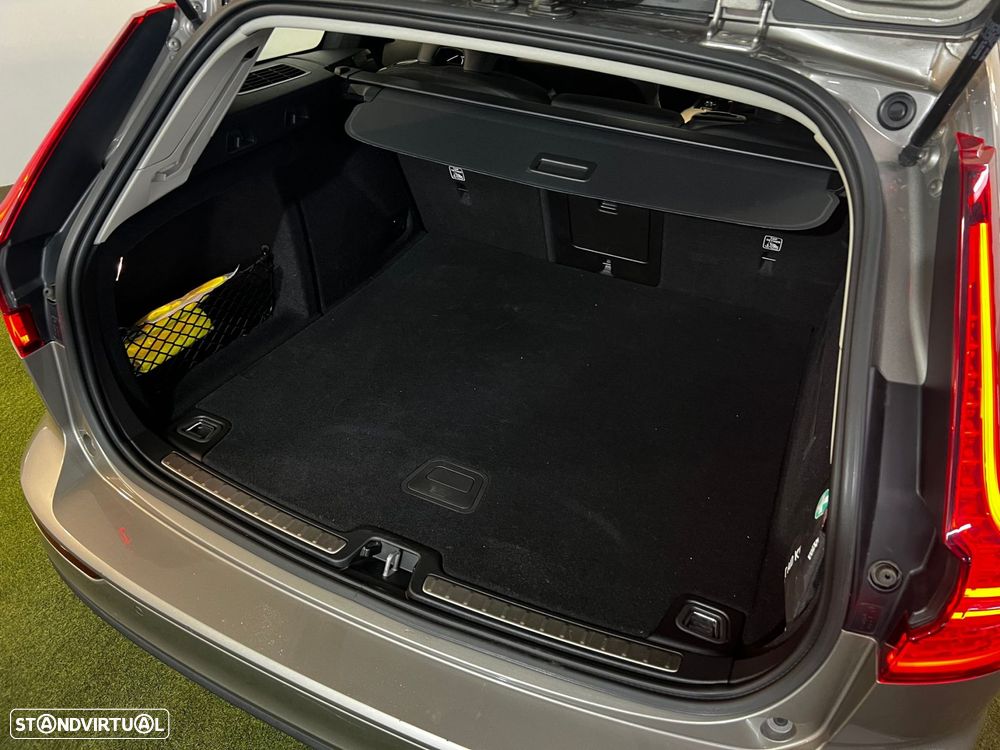 Volvo V60 2.0 T8 AWD TE Momentum - 29