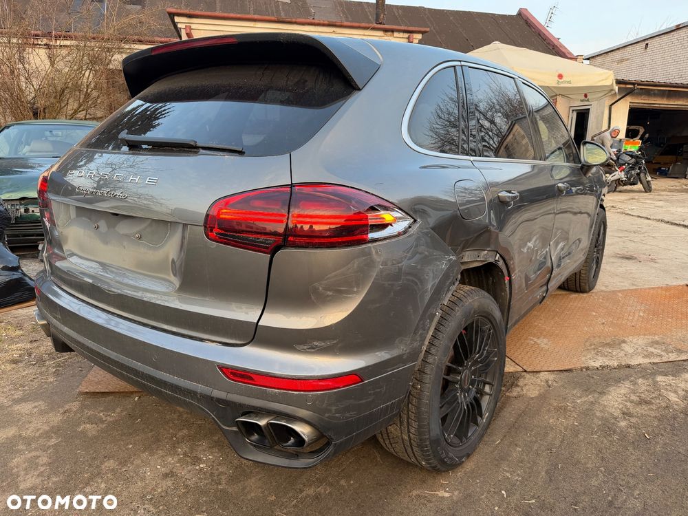 Porsche Cayenne - 3