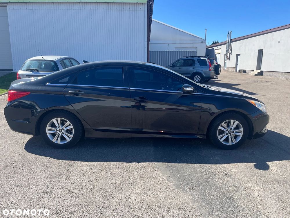 Hyundai Sonata - 2