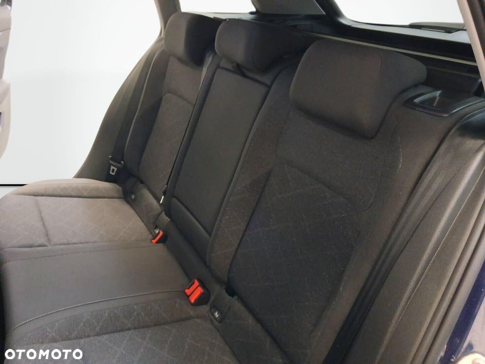 Volkswagen Golf - 28