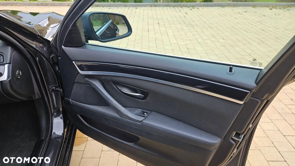 BMW Seria 5 525d xDrive Sport-Aut Modern Line - 20