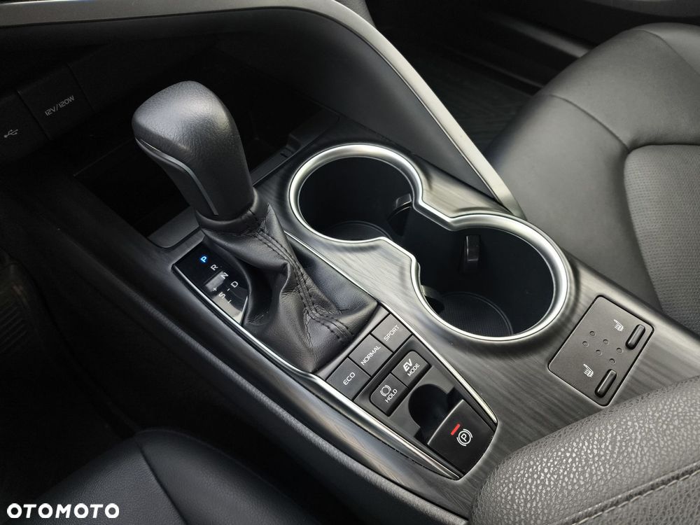 Toyota Camry 2.5 Hybrid Executive CVT - 24