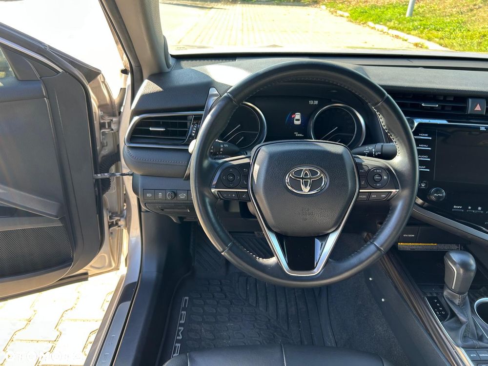 Toyota Camry - 5