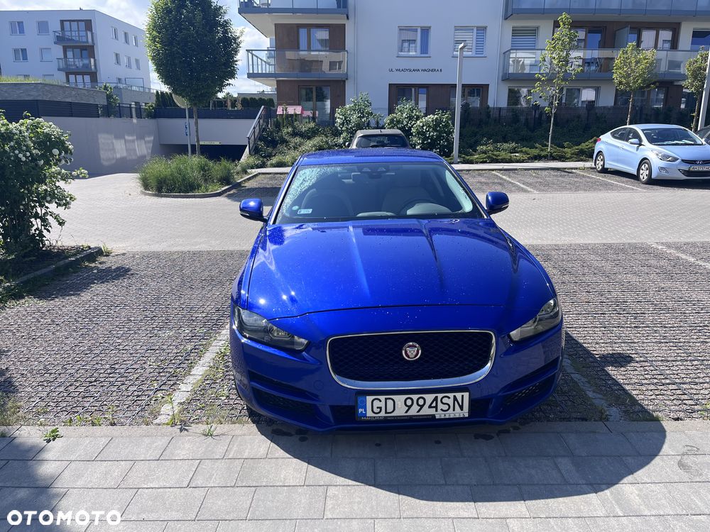Jaguar XE 2.0 D Pure - 2