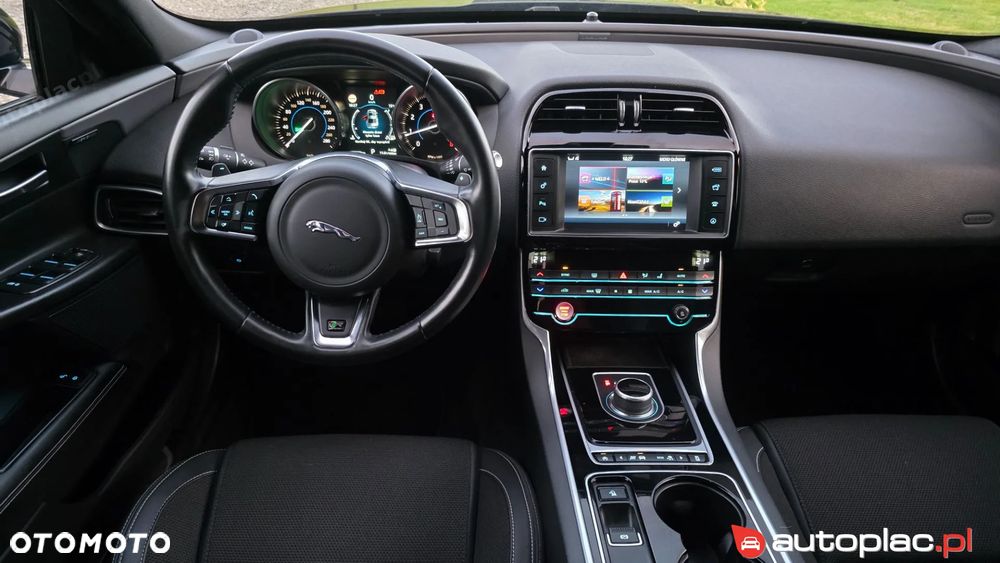 Jaguar XE 2.0 T R-Sport - 13