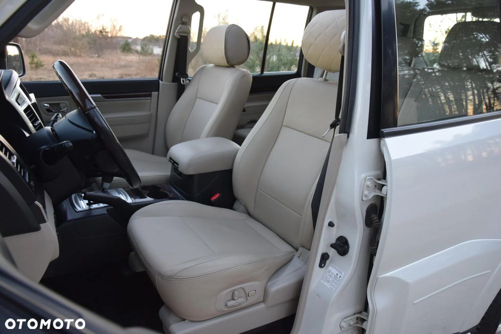 Mitsubishi Pajero - 20