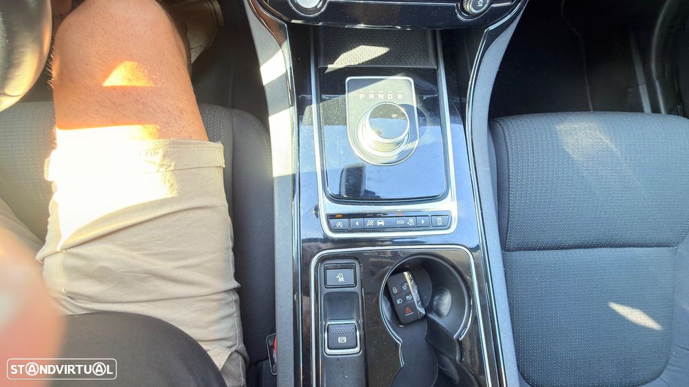 Jaguar XE 20d Aut. Pure - 17