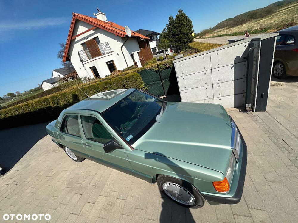 Mercedes-Benz W201 (190) - 12