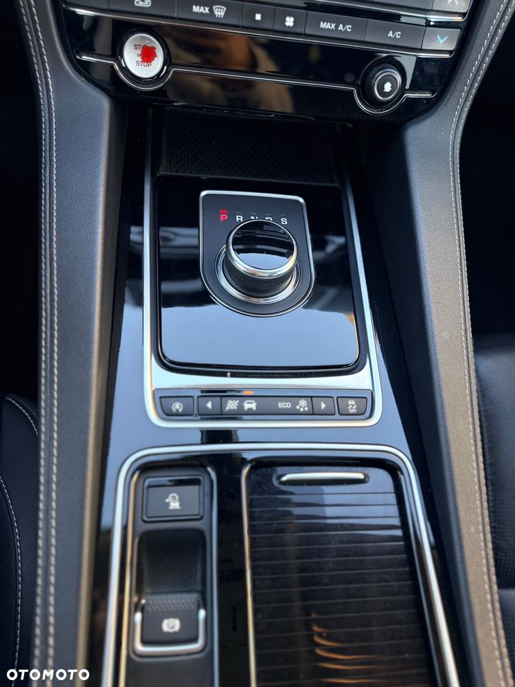 Jaguar F-Pace - 36
