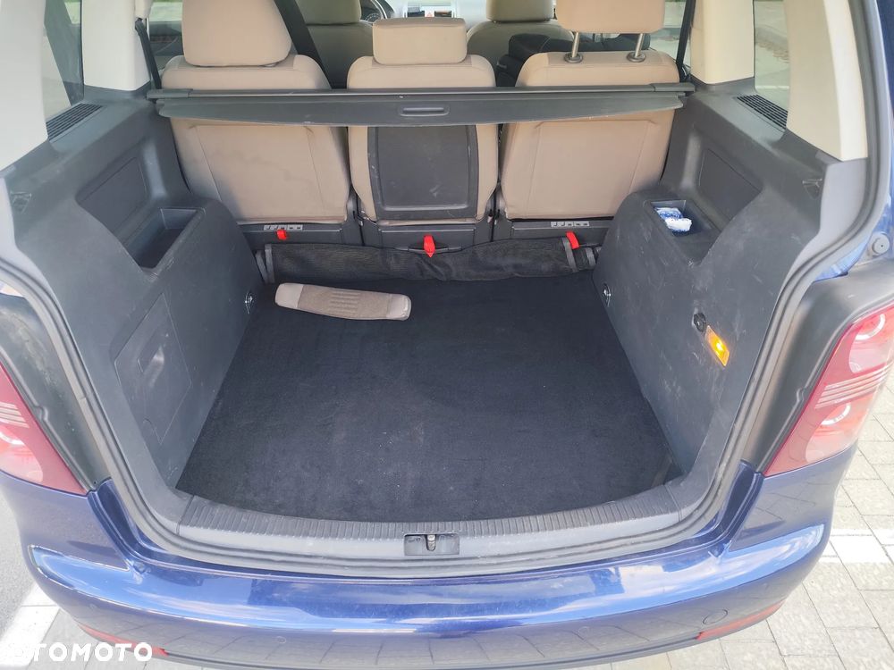 Volkswagen Touran 2.0 TDI DPF Highline DSG - 15