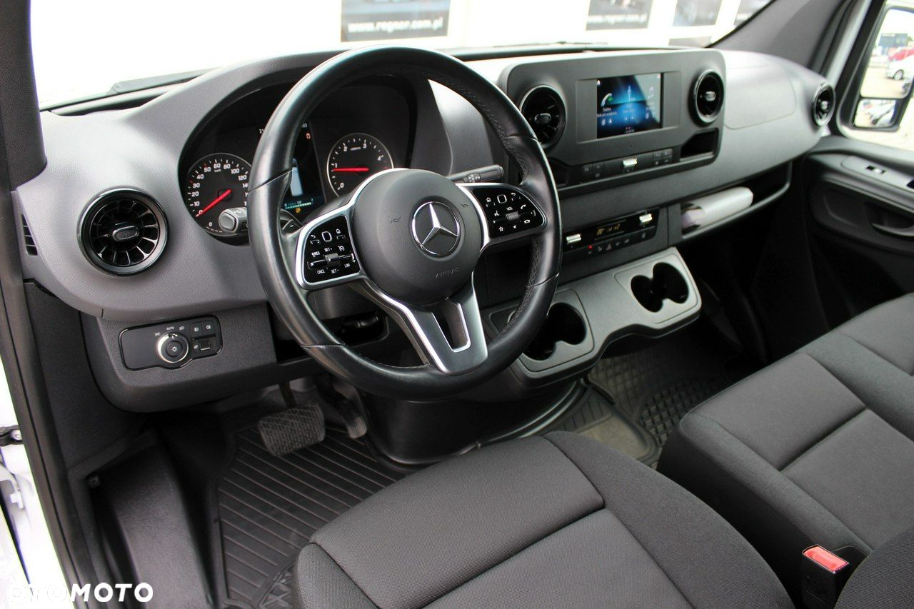 Mercedes-Benz Sprinter - 10